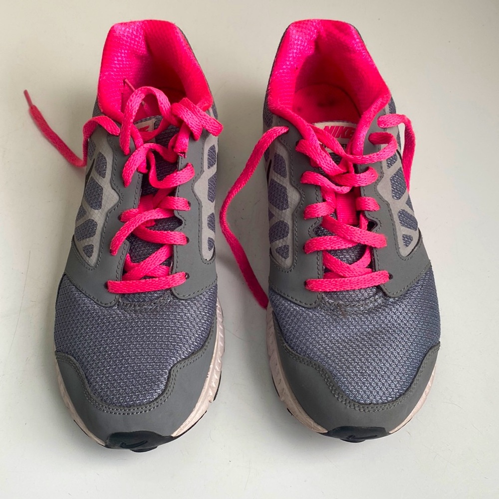 Nike Downshifter 6 Big Kids Size 4.5Y | Gray & Pink Running Shoes | Good Conditi